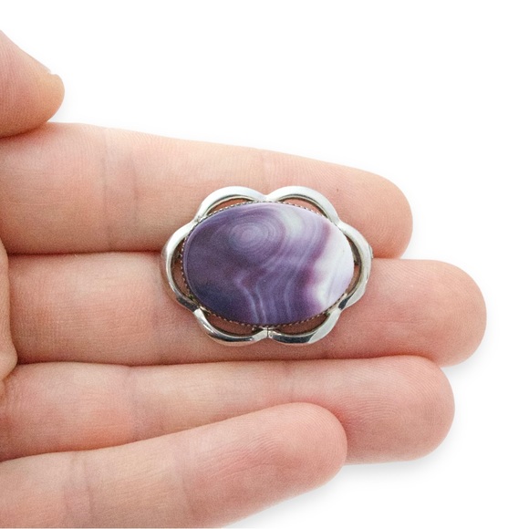 Vintage Purple Banded Agate Brooch Silver Tone Oval Pin - Picture 2 of 4